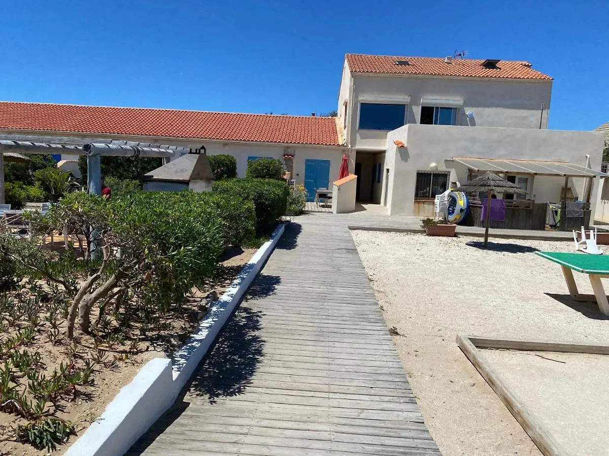 Apartment Hyeres Studio Les Pieds Dans L Eau Au Grand Sud