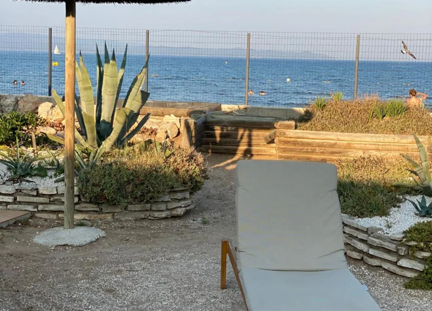 Apartment Hyeres Studio Les Pieds Dans L Eau Au Grand Sud France