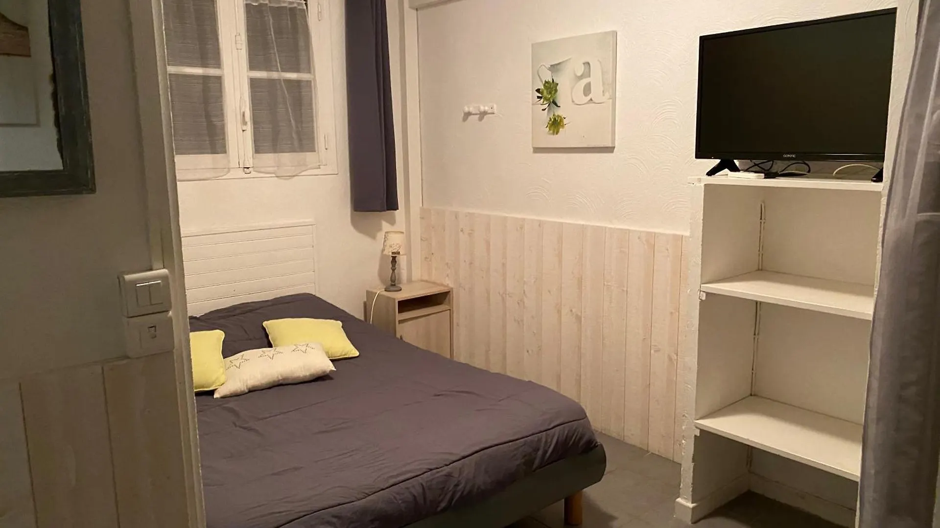 Hyeres Studio Les Pieds Dans L Eau Au Grand Sud France